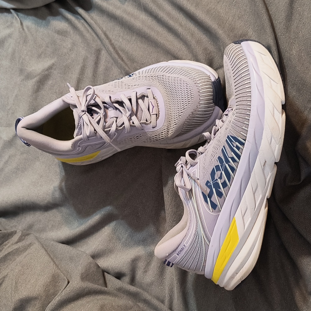 HOKA  Bondi 7 Tennis Shoes